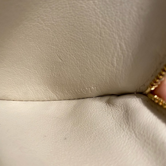 LOUIS VUITTON
Limited Edition Perle Vernis Trunks & Bags Round Coin Purse - Picture 3 of 13